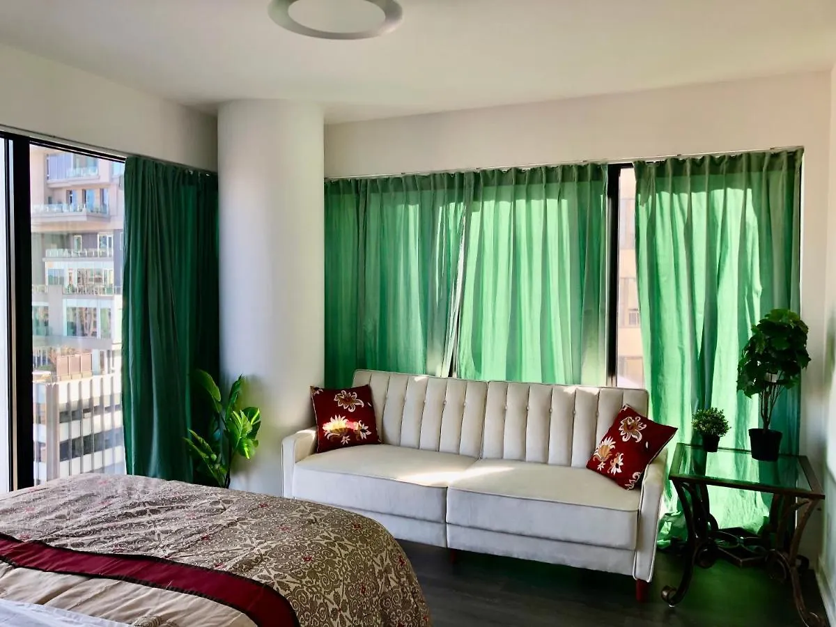 Apartment 2 Bedroom Plus Den Condo Toronto Canada